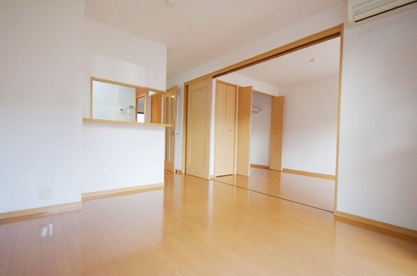 パイン・ヒルズ参番館の物件内観写真